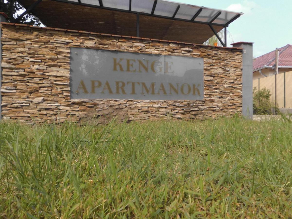 Kenge Apartmanok Balatonszárszó エクステリア 写真